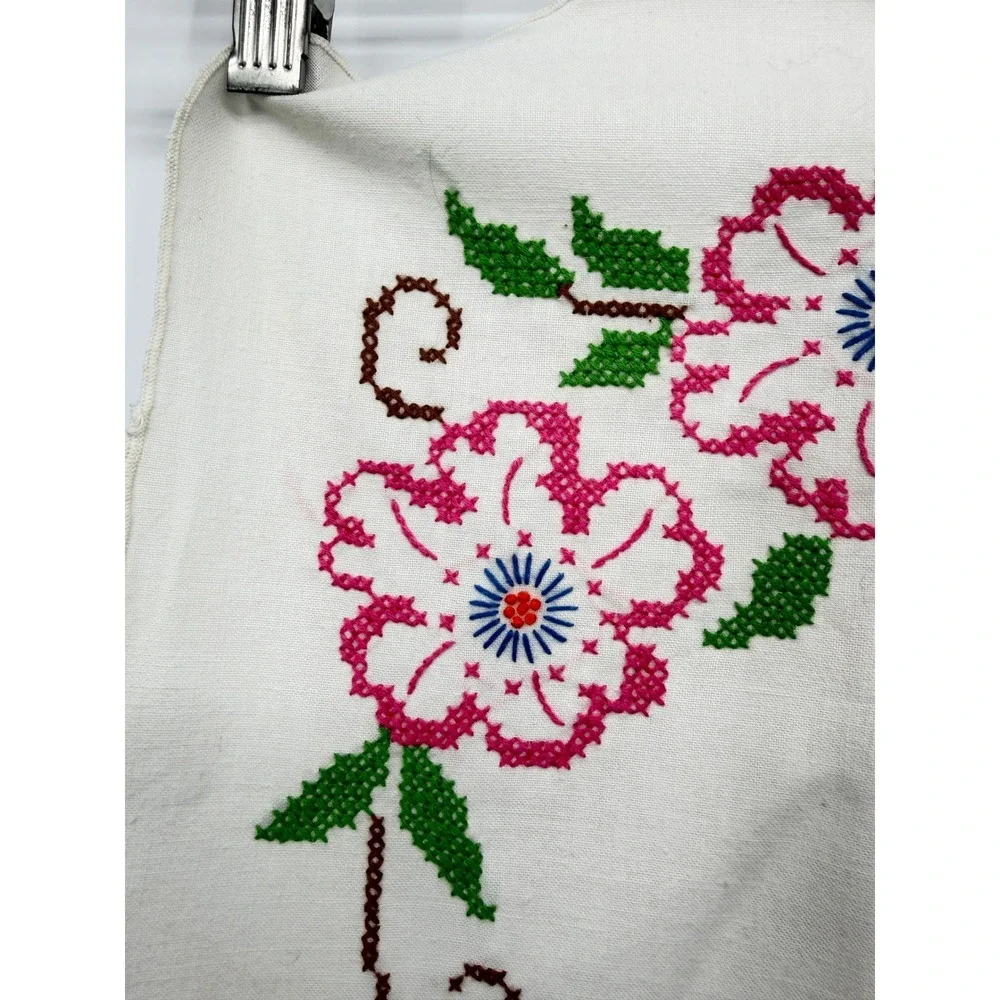 Vintage Embroidered Flower Table Runner Floral Cross Stitch Scalloped Edges